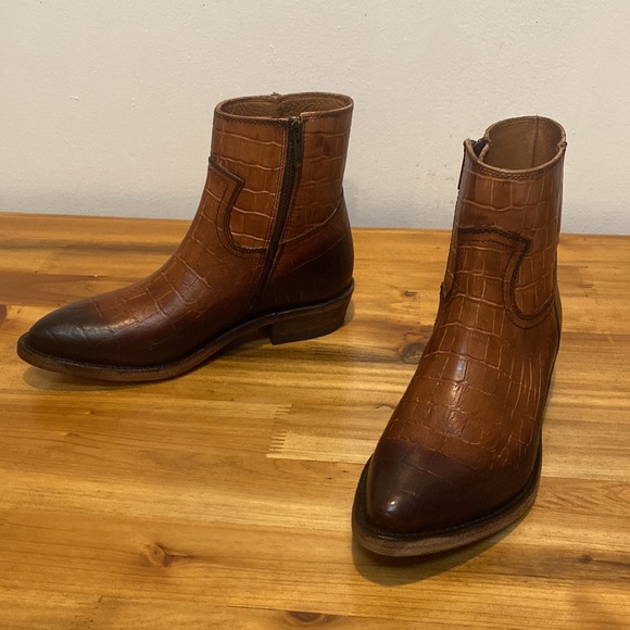 NWT Frye Billy Inside Zip Ankle Boot in Tan Croc Size 6 - Picture 9 of 16